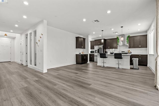3482 Dobbins Ct, Lathrop, CA 95330