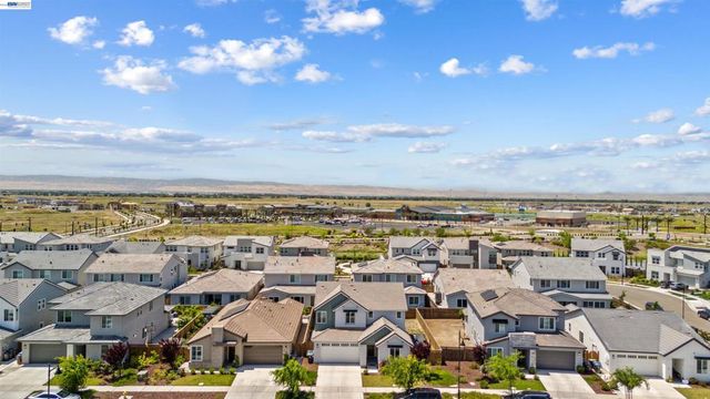 3482 Dobbins Ct, Lathrop, CA 95330