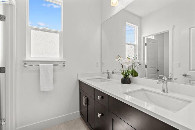 3482 Dobbins Ct, Lathrop, CA 95330
