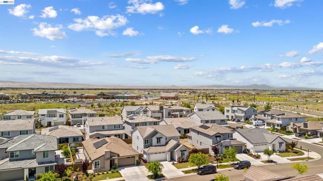 3482 Dobbins Ct, Lathrop, CA 95330