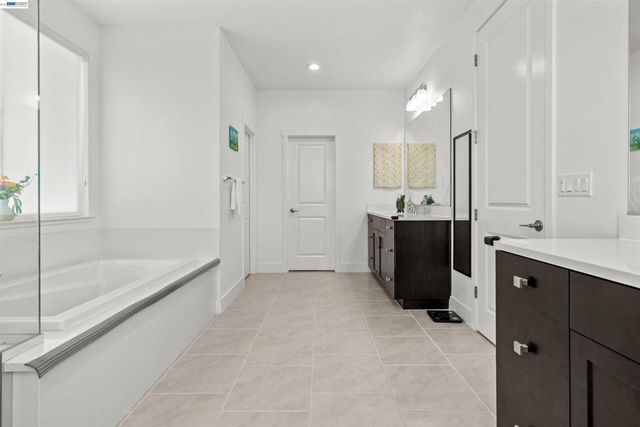3482 Dobbins Ct, Lathrop, CA 95330