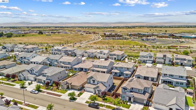 3482 Dobbins Ct, Lathrop, CA 95330
