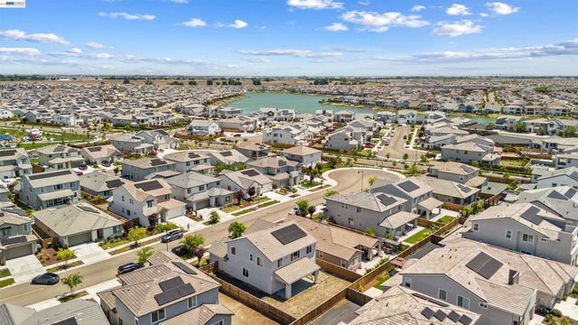 3482 Dobbins Ct, Lathrop, CA 95330