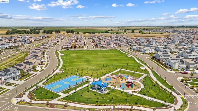 3482 Dobbins Ct, Lathrop, CA 95330