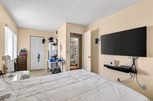 310 Knotty Pine Circle c1, Greenacres, FL 33463