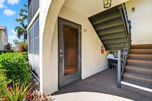 310 Knotty Pine Circle c1, Greenacres, FL 33463