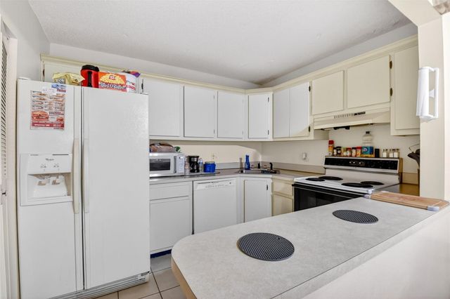 310 Knotty Pine Circle c1, Greenacres, FL 33463