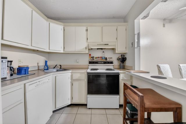 310 Knotty Pine Circle c1, Greenacres, FL 33463