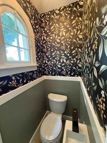 82 Hartwell St, Southbridge, MA 01550