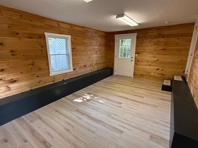 82 Hartwell St, Southbridge, MA 01550