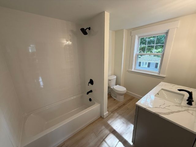 82 Hartwell St, Southbridge, MA 01550