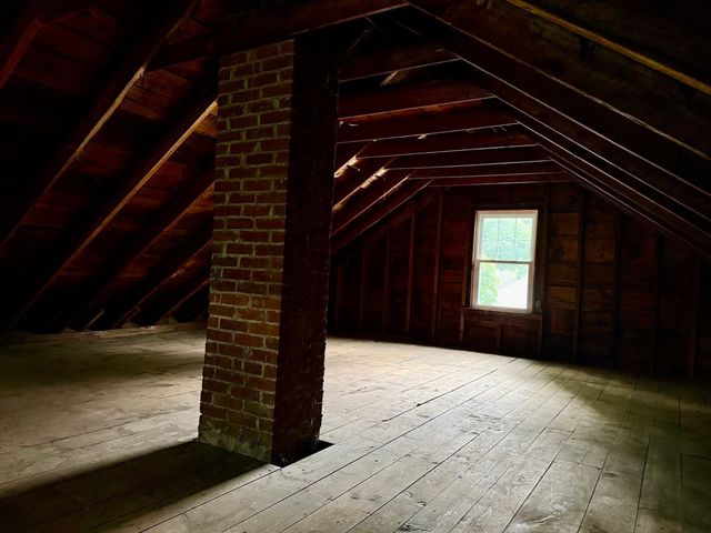 82 Hartwell St, Southbridge, MA 01550