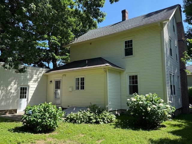 82 Hartwell St, Southbridge, MA 01550