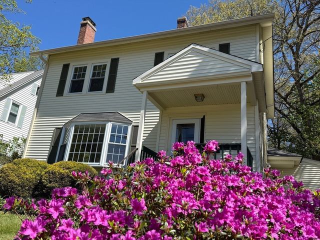 82 Hartwell St, Southbridge, MA 01550