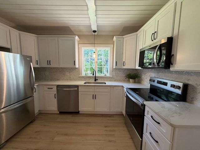 82 Hartwell St, Southbridge, MA 01550