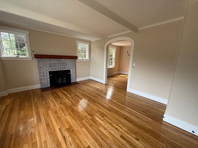 82 Hartwell St, Southbridge, MA 01550