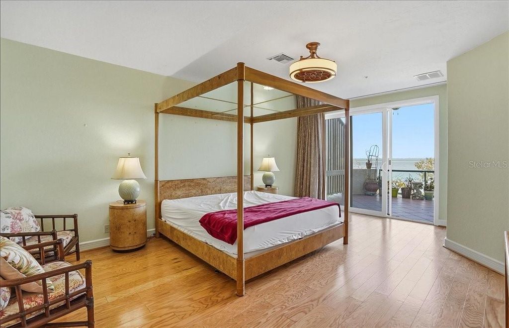 Image 22 of property listing at 380 GULF OF MEXICO DRIVE 515, Longboat Key, FL 34228