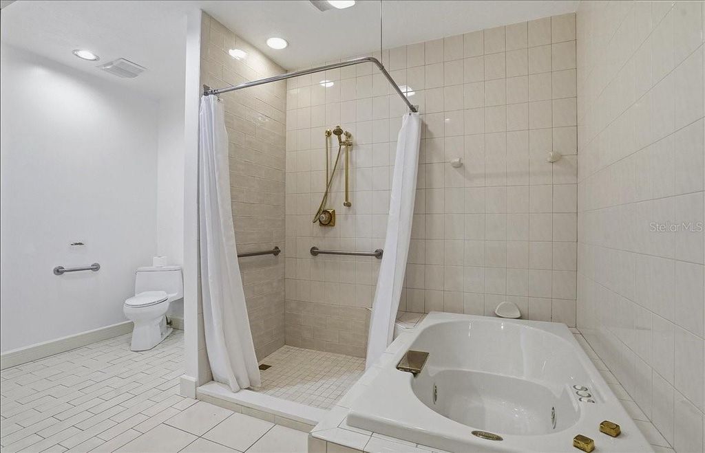 Image 26 of property listing at 380 GULF OF MEXICO DRIVE 515, Longboat Key, FL 34228