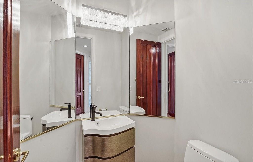 Image 31 of property listing at 380 GULF OF MEXICO DRIVE 515, Longboat Key, FL 34228