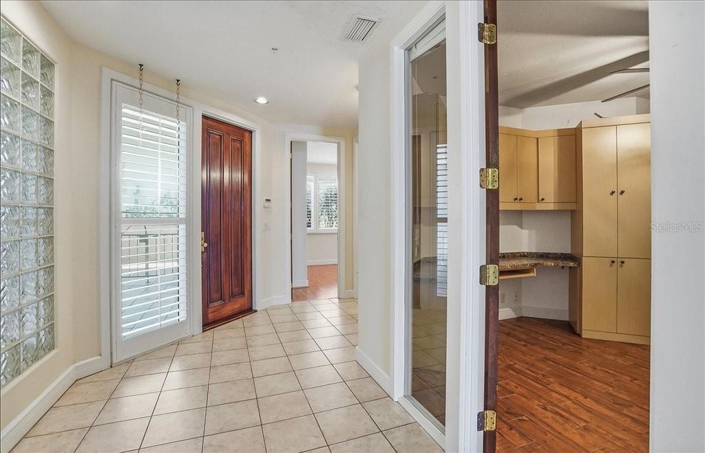 Image 8 of property listing at 380 GULF OF MEXICO DRIVE 515, Longboat Key, FL 34228