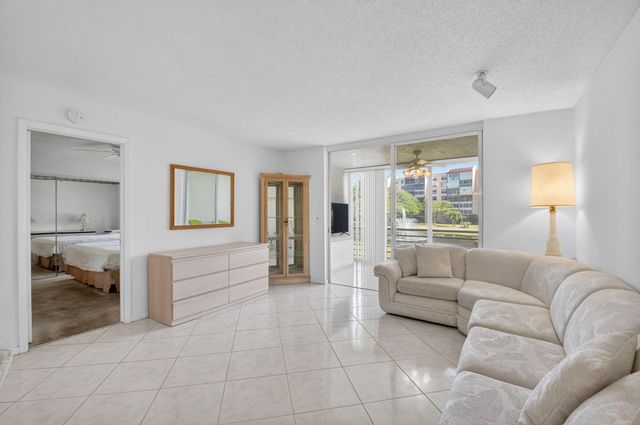27 Abbey Lane 207, Delray Beach, FL 33446