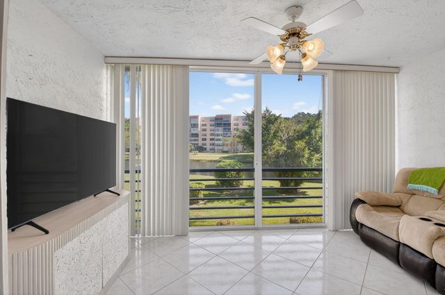 27 Abbey Lane 207, Delray Beach, FL 33446