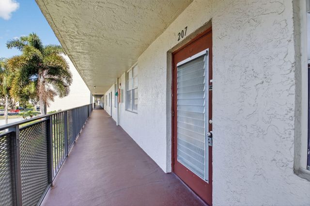 27 Abbey Lane 207, Delray Beach, FL 33446