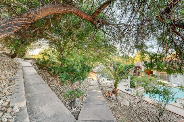 5 Karsten Creek Court, Henderson, NV 89052