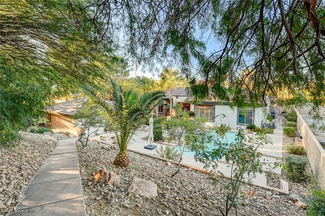 5 Karsten Creek Court, Henderson, NV 89052