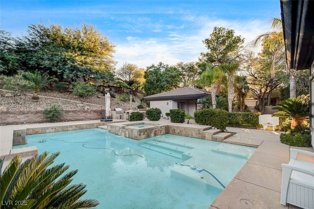 5 Karsten Creek Court, Henderson, NV 89052