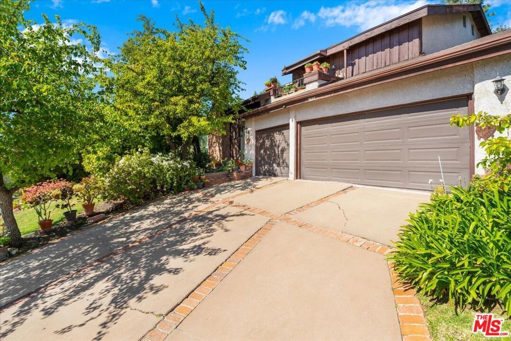 9697 Moorgate Road, Beverly Hills, CA 90210