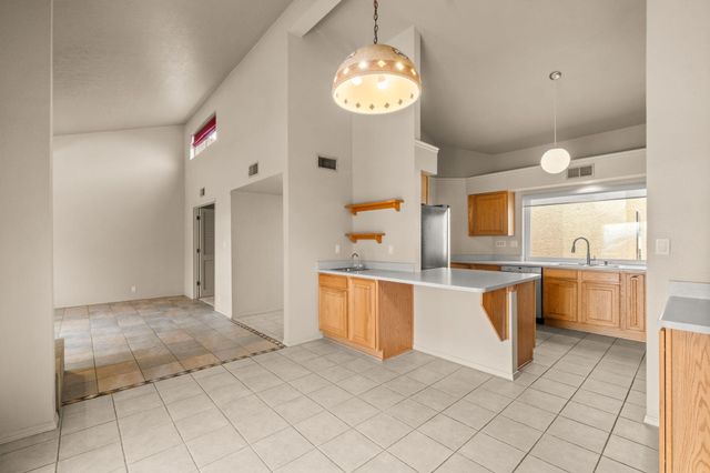 504 Eastlake Drive SE, Rio Rancho, NM 87124