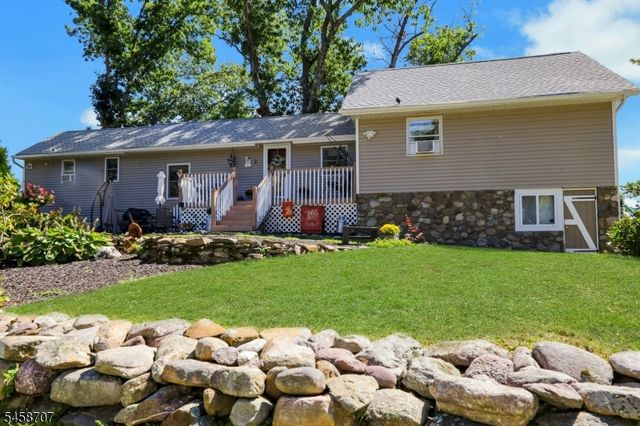 2 Kushaqua Trl, West Milford Twp., NJ 07421