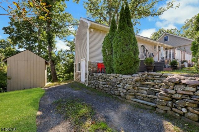 2 Kushaqua Trl, West Milford Twp., NJ 07421