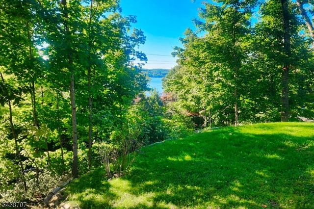 2 Kushaqua Trl, West Milford Twp., NJ 07421