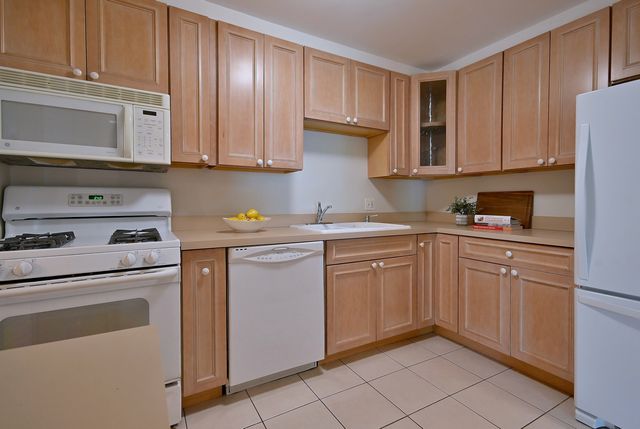 110 W Butterfield Road 302S, Elmhurst, IL 60126