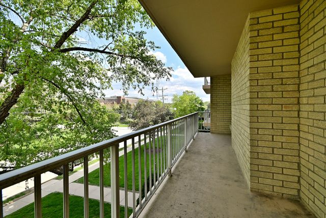 110 W Butterfield Road 302S, Elmhurst, IL 60126
