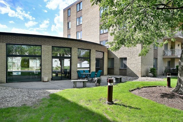 110 W Butterfield Road 302S, Elmhurst, IL 60126