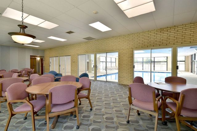 110 W Butterfield Road 302S, Elmhurst, IL 60126