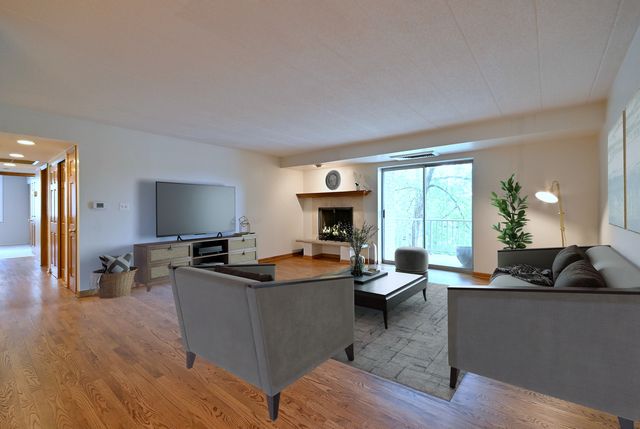 110 W Butterfield Road 302S, Elmhurst, IL 60126