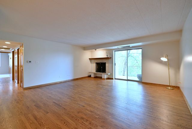 110 W Butterfield Road 302S, Elmhurst, IL 60126