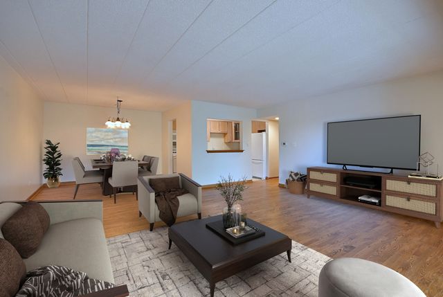 110 W Butterfield Road 302S, Elmhurst, IL 60126