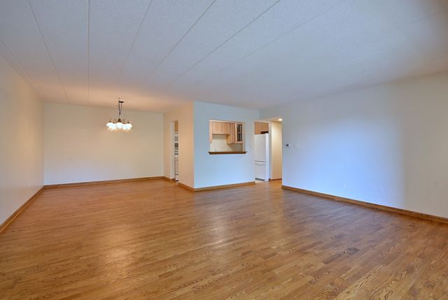 110 W Butterfield Road 302S, Elmhurst, IL 60126