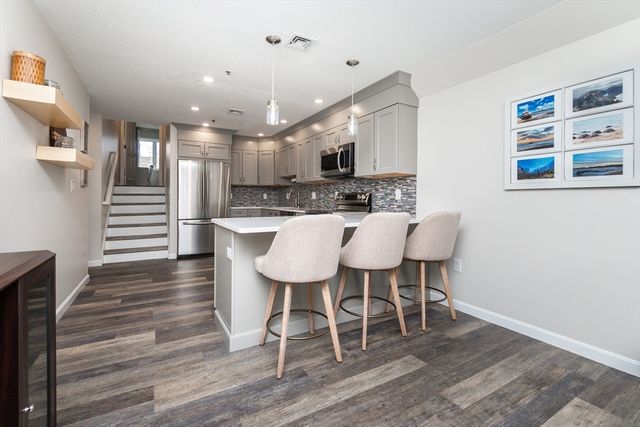 4 Duck Pond Road 203, Beverly, MA 01915