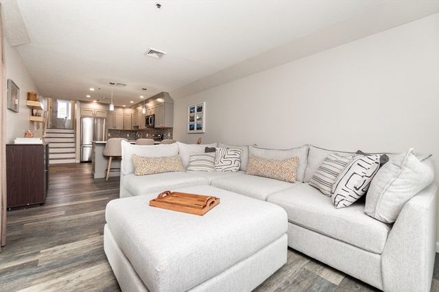 4 Duck Pond Road 203, Beverly, MA 01915