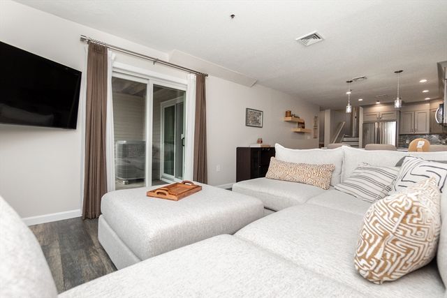 4 Duck Pond Road 203, Beverly, MA 01915