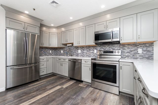 4 Duck Pond Road 203, Beverly, MA 01915