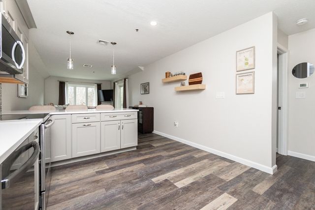 4 Duck Pond Road 203, Beverly, MA 01915