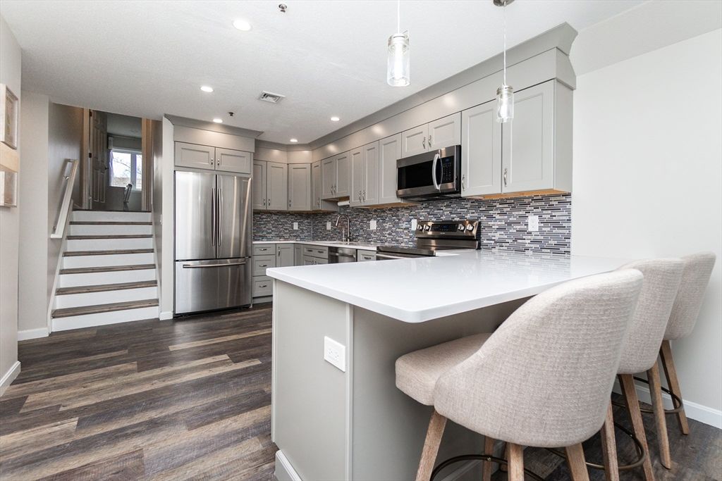 4 Duck Pond Road 203, Beverly, MA 01915