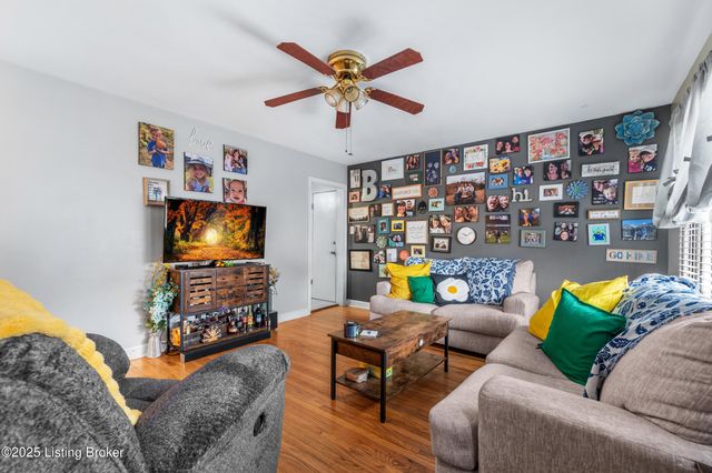 2018 Dixie Garden Dr, Louisville, KY 40272